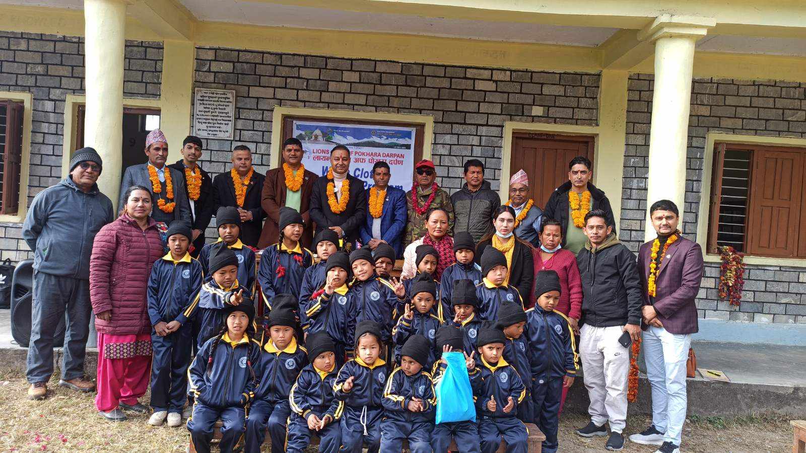 ज्योती भवन बिद्यालयमा लायन क्लब अफ पोखरा दर्पणद्वारा न्यानो कपडा बितरण