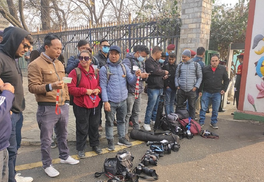 टुँडिखेलमा प्रजातन्त्र दिवस : पत्रकारलाई प्रवेश निषेध